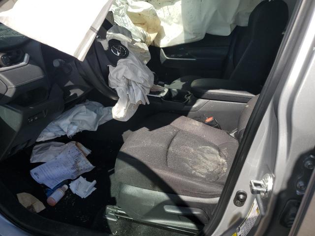 2T3LWRFV8RW198810 - 2024 TOYOTA RAV4 LE ნაცრისფერი ფოტო 7