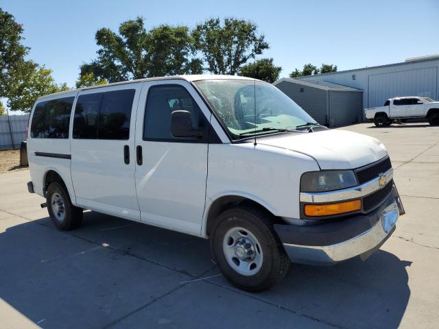 1GAZGYFGXE1100588 - 2014 CHEVROLET EXPRESS G3 LT WHITE photo 4