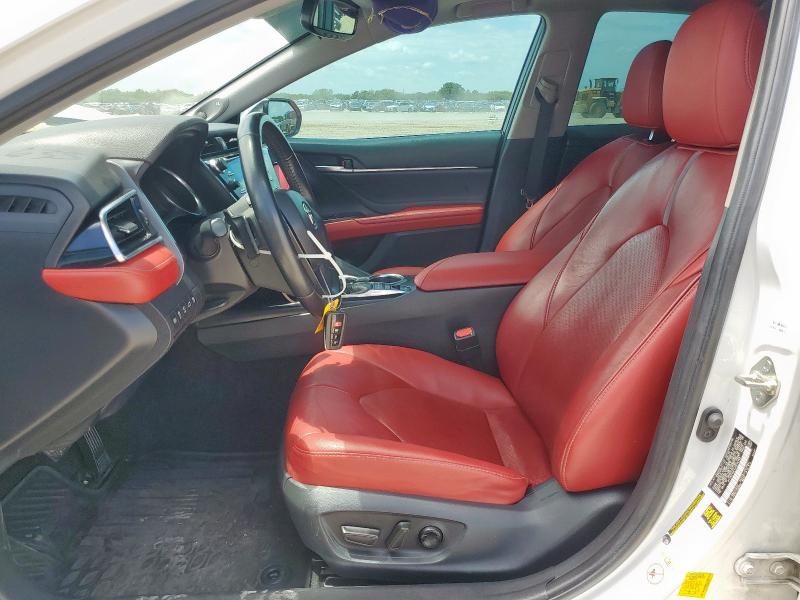 4T1BZ1HK1JU019169 - 2018 TOYOTA CAMRY XSE WHITE photo 7