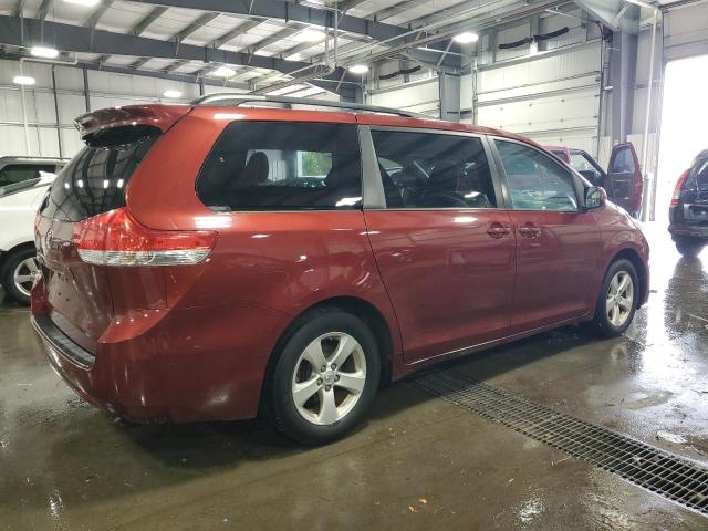 5TDKK3DC2DS289975 - 2013 TOYOTA SIENNA LE RED photo 3