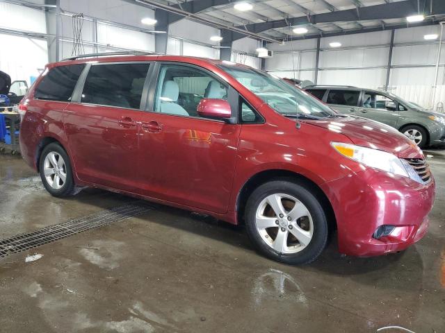 5TDKK3DC2DS289975 - 2013 TOYOTA SIENNA LE RED photo 4