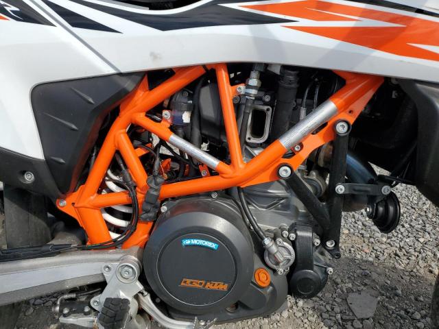 VBKLSV402LM786264 - 2020 KTM 690 SMC R WHITE photo 7