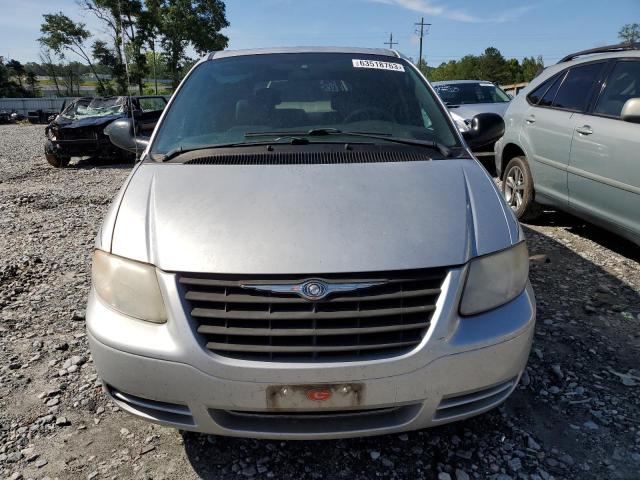 1C4GP45R85B103123 - 2005 CHRYSLER TOWN & COU ვერცხლისფერი ფოტო 5