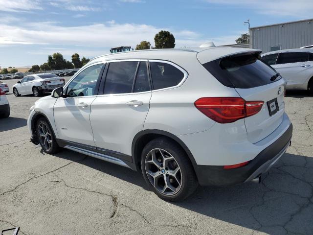 WBXHT3C37H5F81471 - 2017 BMW X1 XDRIVE28I WHITE photo 2