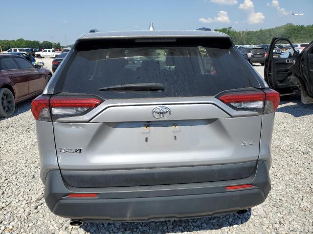 JTMW1RFV4KD037028 - 2019 TOYOTA RAV4 XLE Gümüş fotoğraf 6