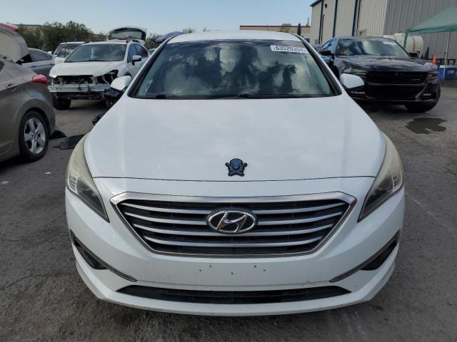 5NPE24AF3FH030972 - 2015 HYUNDAI SONATA SE WHITE photo 5