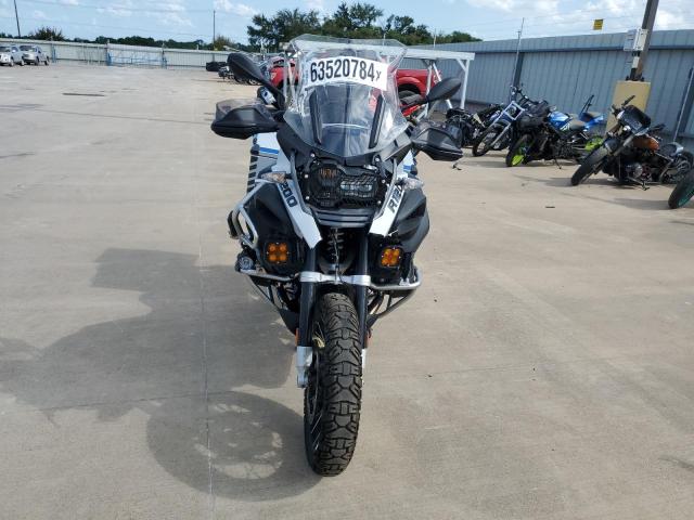 WB10A1204JZ953188 - 2018 BMW R1200 GS ADVENTURE WHITE photo 2