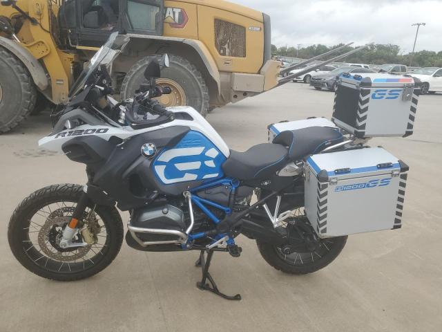 WB10A1204JZ953188 - 2018 BMW R1200 GS ADVENTURE WHITE photo 3