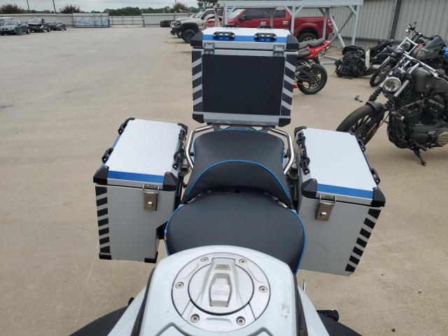 WB10A1204JZ953188 - 2018 BMW R1200 GS ADVENTURE WHITE photo 5