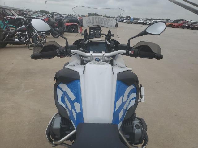 WB10A1204JZ953188 - 2018 BMW R1200 GS ADVENTURE WHITE photo 6