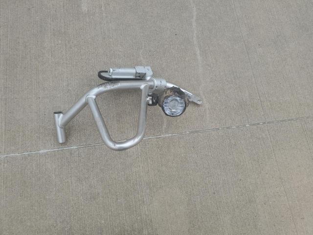 WB10A1204JZ953188 - 2018 BMW R1200 GS ADVENTURE WHITE photo 9