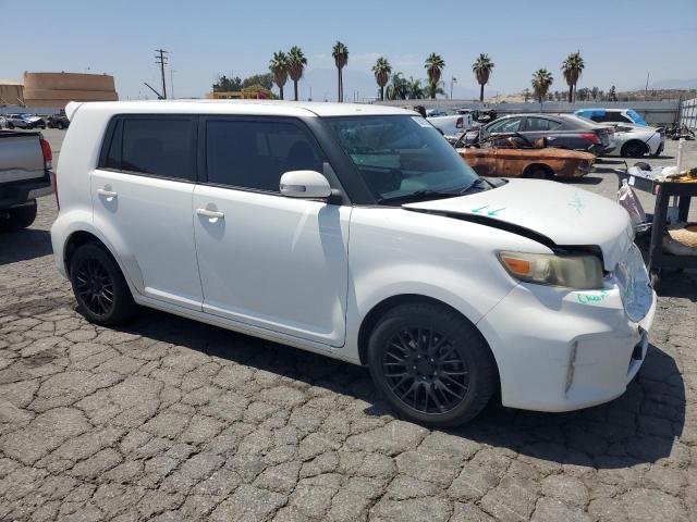 JTLZE4FEXDJ041002 - 2013 TOYOTA SCION XB WHITE photo 4