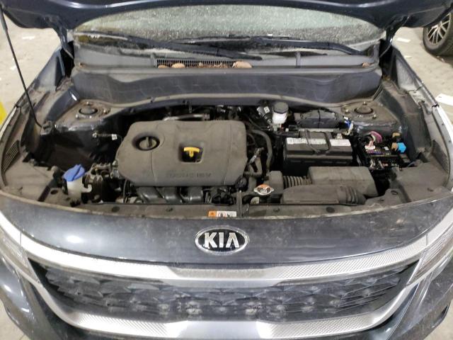 KNDEUCAAXM7046922 - 2021 KIA SELTOS S GRAY photo 11