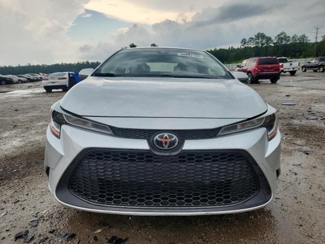 JTDEPMAE5MJ137793 - 2021 TOYOTA COROLLA LE SILVER photo 5
