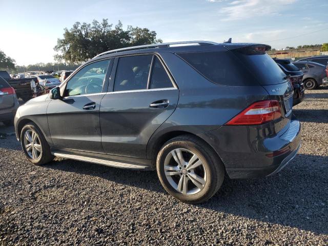 4JGDA5HB4DA231996 - 2013 MERCEDES-BENZ ML 350 4MATIC GRAY photo 2