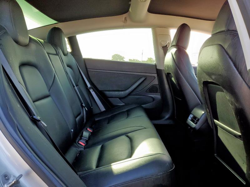 5YJ3E1EA5JF060722 - 2018 TESLA MODEL 3 Күміс фото 10