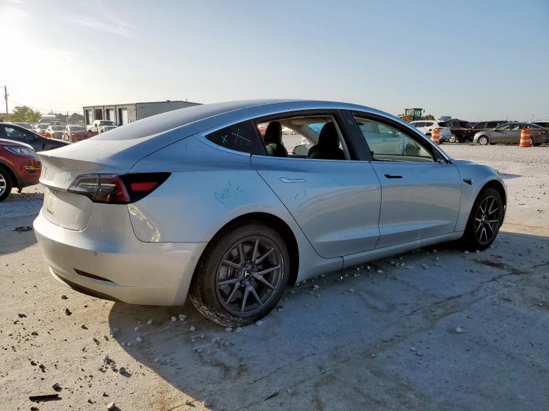 5YJ3E1EA5JF060722 - 2018 TESLA MODEL 3 Күміс фото 3