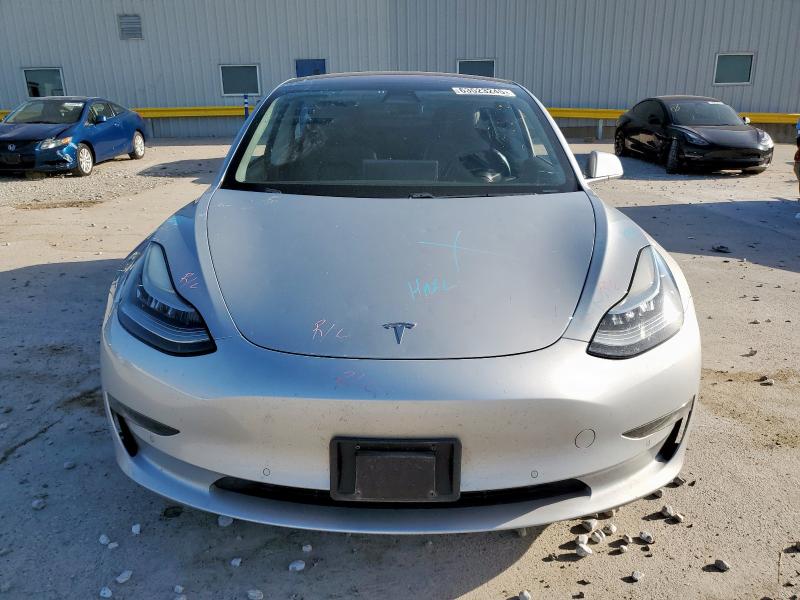 5YJ3E1EA5JF060722 - 2018 TESLA MODEL 3 Күміс фото 5