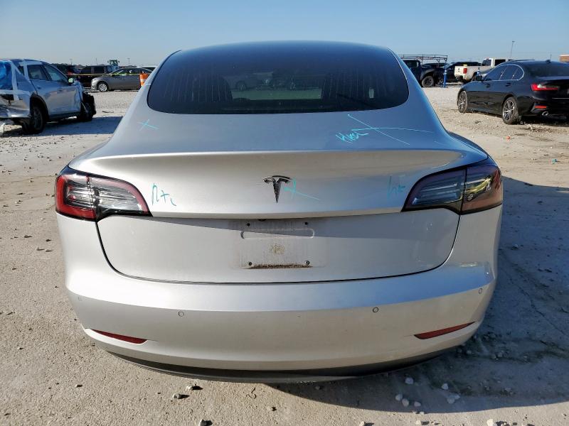 5YJ3E1EA5JF060722 - 2018 TESLA MODEL 3 Күміс фото 6