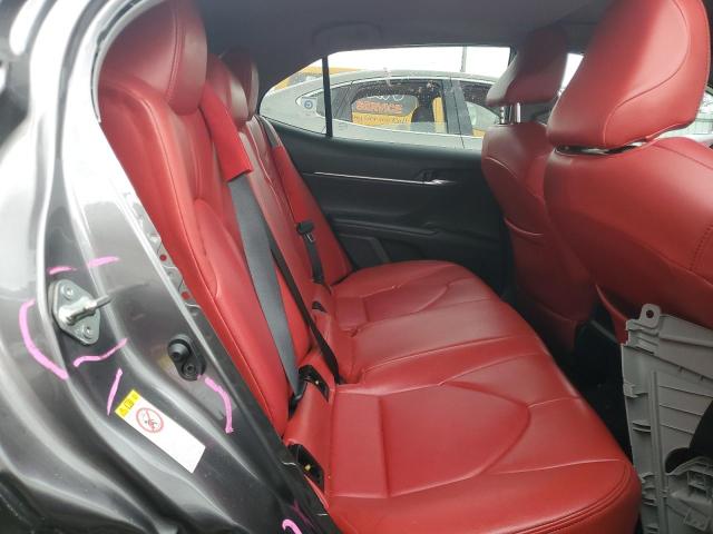 4T1B11HK1JU009944 - 2018 TOYOTA CAMRY L ნაცრისფერი ფოტო 10