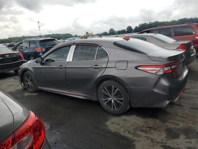 4T1B11HK1JU009944 - 2018 TOYOTA CAMRY L ნაცრისფერი ფოტო 2