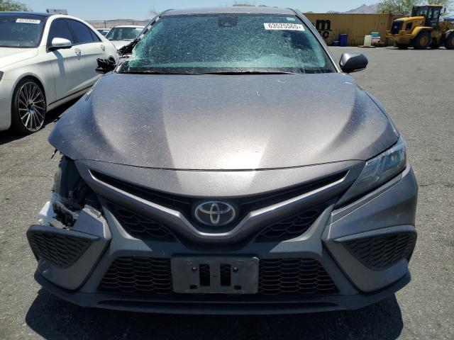 4T1G11AK7PU819989 - 2023 TOYOTA CAMRY SE NIGHT SHADE GRAY photo 5