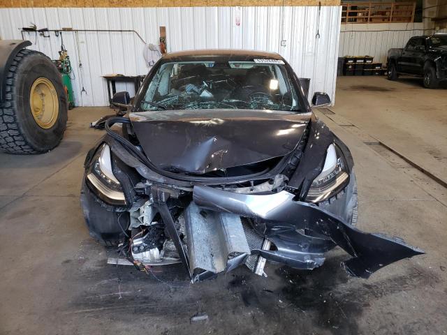 5YJ3E1EB0JF087383 - 2018 TESLA MODEL 3 ნაცრისფერი ფოტო 5