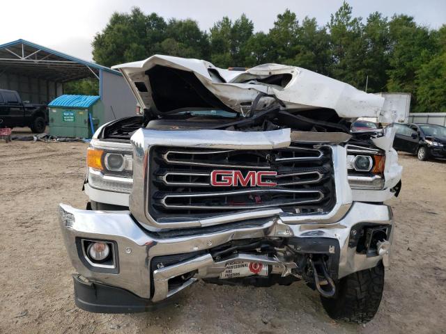 1GT12TEY9JF229645 - 2018 GMC SIERRA K2500 SLT WHITE photo 5