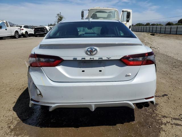 4T1G11AKXPU150620 - 2023 TOYOTA CAMRY SE NIGHT SHADE WHITE photo 6