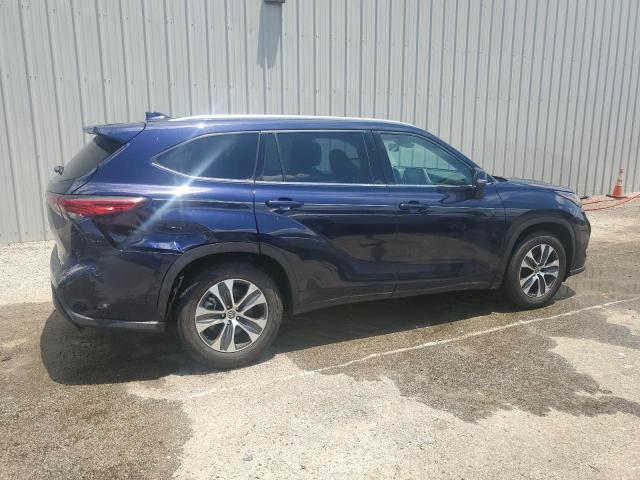5TDGZRAH9MS522139 - 2021 TOYOTA HIGHLANDER XLE BLUE photo 3