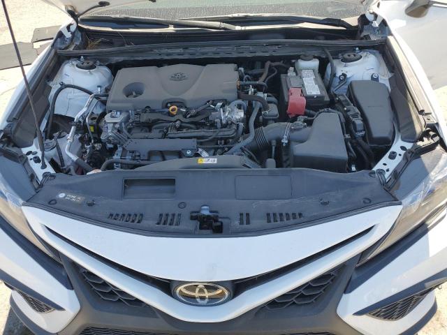 4T1G11AK7RU873263 - 2024 TOYOTA CAMRY SE NIGHT SHADE WHITE photo 11