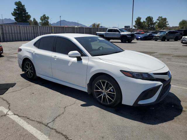 4T1G11AK7RU873263 - 2024 TOYOTA CAMRY SE NIGHT SHADE WHITE photo 4