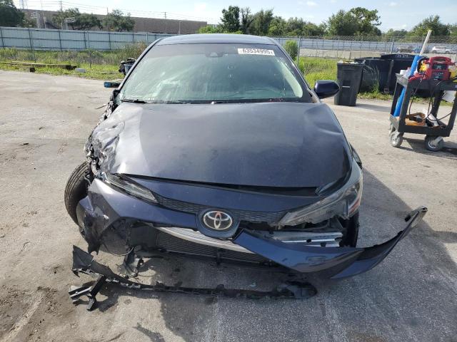 5YFEPMAE8MP152722 - 2021 TOYOTA COROLLA LE ლურჯი ფოტო 5