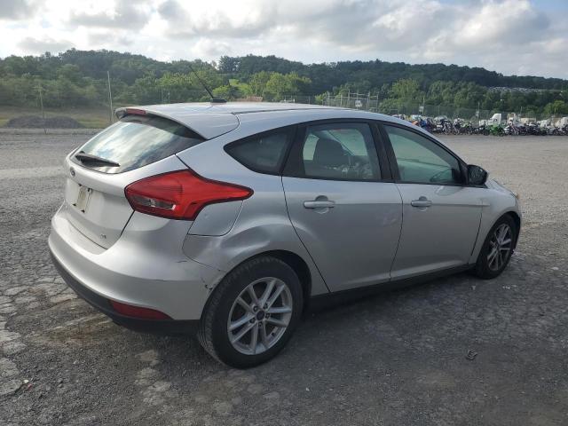 1FADP3K27JL231304 - 2018 FORD FOCUS SE Silber Foto 3