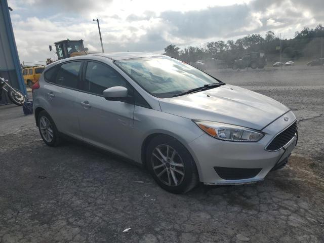 1FADP3K27JL231304 - 2018 FORD FOCUS SE Silber Foto 4