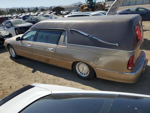 1LJFM81W9XY705825 - 1999 LINCOLN TOWN CAR EXECUTIVE Ոսկեգույն լուսանկար 2