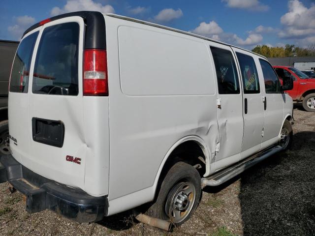 1GTW7FCF7F1214155 - 2015 GMC SAVANA G2500 WHITE photo 3