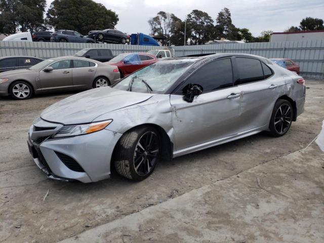 4T1KZ1AKXLU033228 - 2020 TOYOTA CAMRY TRD GRAY photo 1