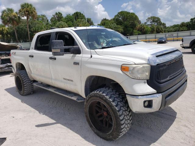 5TFDW5F19HX677757 - 2017 TOYOTA TUNDRA CREWMAX SR5 WHITE photo 4