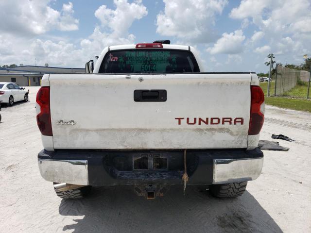 5TFDW5F19HX677757 - 2017 TOYOTA TUNDRA CREWMAX SR5 WHITE photo 6