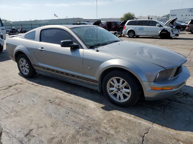 1ZVHT80N995138900 - 2009 FORD MUSTANG SILVER photo 4