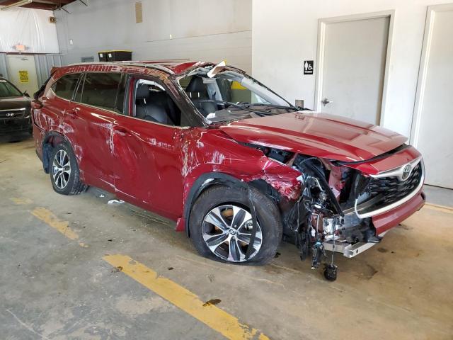 5TDGZRBH7NS238587 - 2022 TOYOTA HIGHLANDER XLE RED photo 4