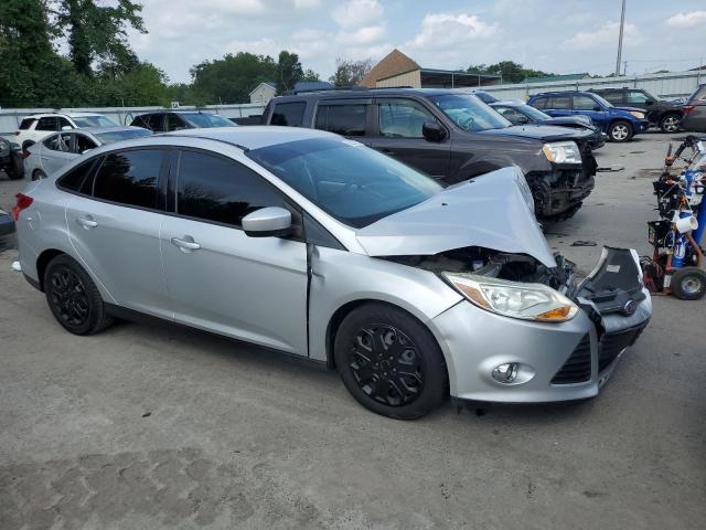 1FAHP3F25CL224012 - 2012 FORD FOCUS SE SILVER photo 4