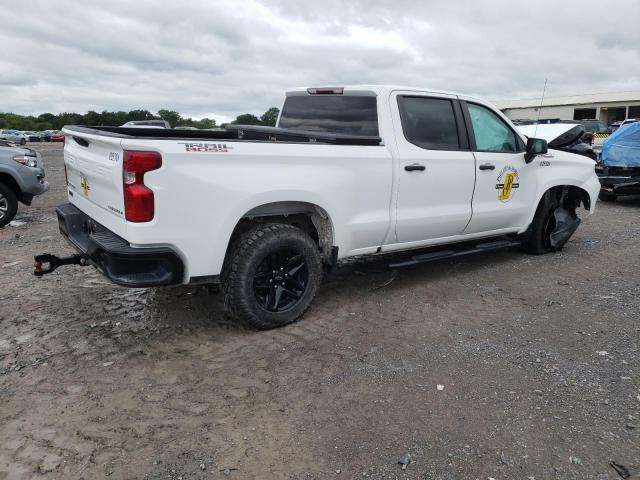 3GCPDCED6NG506080 - 2022 CHEVROLET SILVERADO K1500 TRAIL BOSS CUSTOM WHITE photo 3