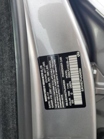 SJKCH5CP4JA048394 - 2018 INFINITI QX30 BASE SILVER photo 12