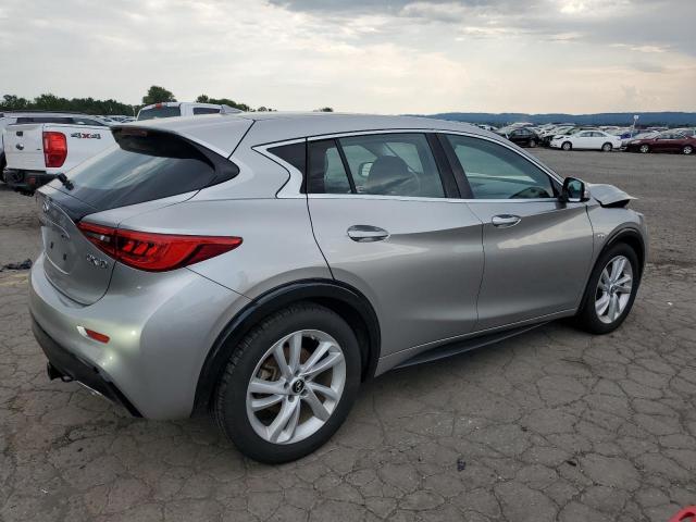 SJKCH5CP4JA048394 - 2018 INFINITI QX30 BASE SILVER photo 3