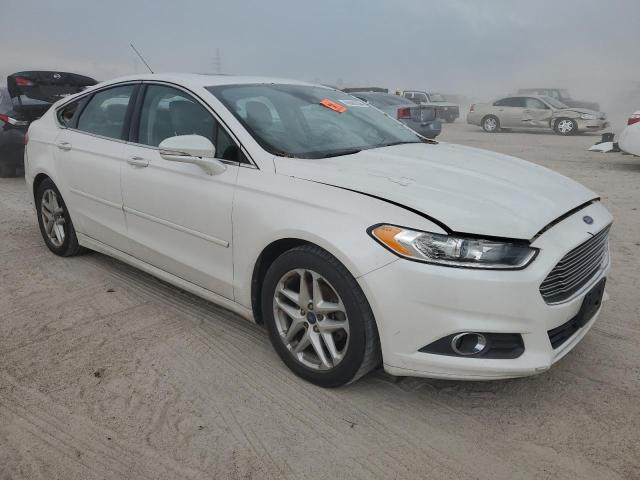 3FA6P0HR9DR232584 - 2013 FORD FUSION SE WHITE photo 4