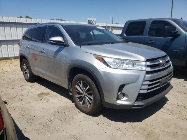 5TDJZRFH3HS401904 - 2017 TOYOTA HIGHLANDER SE SILVER photo 4