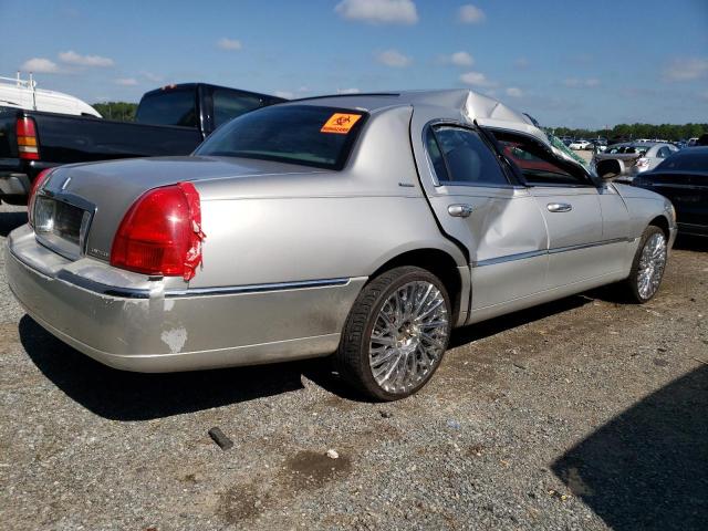 1LNHM81W13Y606661 - 2003 LINCOLN TOWN CAR EXECUTIVE SILVER photo 3