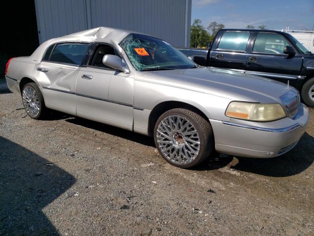 1LNHM81W13Y606661 - 2003 LINCOLN TOWN CAR EXECUTIVE SILVER photo 4